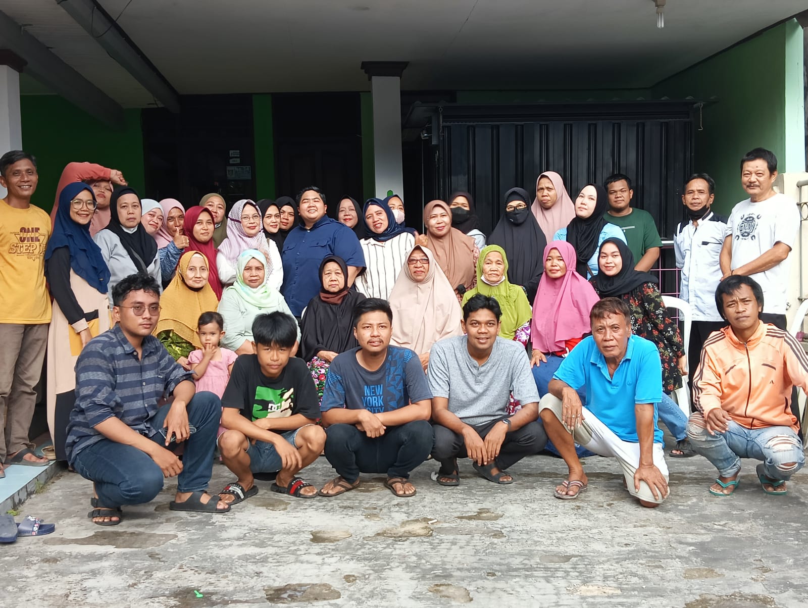 Ananda Emira Moeis blusukan ke warga dapil di jalan Wolter Mongisidi Kelurahan Sidodadi, Samarinda