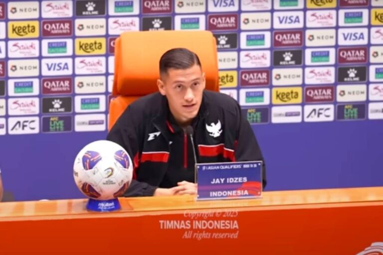 Jay Idzes, kapten Timnas Indonesia, dengan logo Garuda di dada